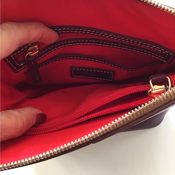 NWOT Dooney & Bourke All around Zippered Domed Crossbody - Picture 4 of 5